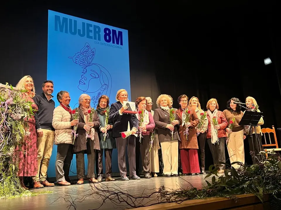 Vejer reconoce a &ldquo;Las Cobijadas&rdquo; con el Premio 8M en su 50 aniversario