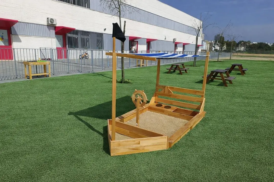 Patio del CEIP Muelle del Tinto. | CEIP.