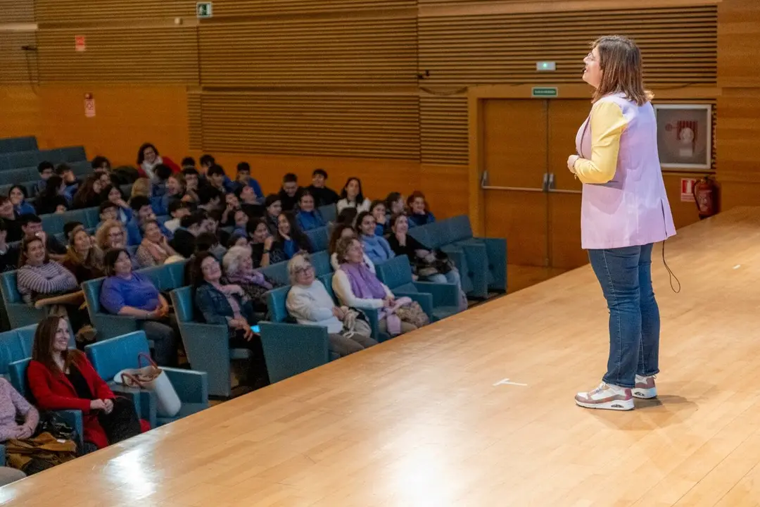 Conferencia educativa &lsquo;Eso no es amor&rsquo;. | Ayuntamiento de C&aacute;diz.