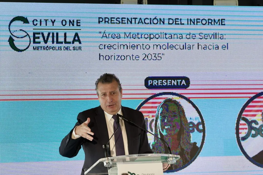 El presidente de la Diputaci&oacute;n de Sevilla, Javier Fern&aacute;ndez, inaugura la jornada de presentaci&oacute;n del informe '&Aacute;rea Metropolitana de Sevilla: crecimiento molecular hacia el horizonte 2035' |&nbsp;E.P.