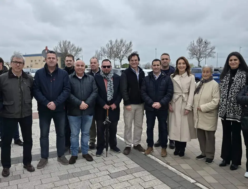 El Grupo Popular de Ja&eacute;n participa en una concentraci&oacute;n en Alc&aacute;zar de San Juan (Ciudad Real) para exigir la conexi&oacute;n por AVE entre la capital jiennense con Madrid a trav&eacute;s de Despe&ntilde;aperros. - Foto: PP.