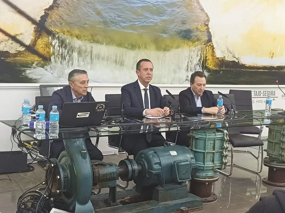 El subdelegado de Gobierno en Almer&iacute;a, Jos&eacute; Mar&iacute;a Mart&iacute;n, clausura las jornadas organizadas por Feral en torno al agua. | Europa Press.