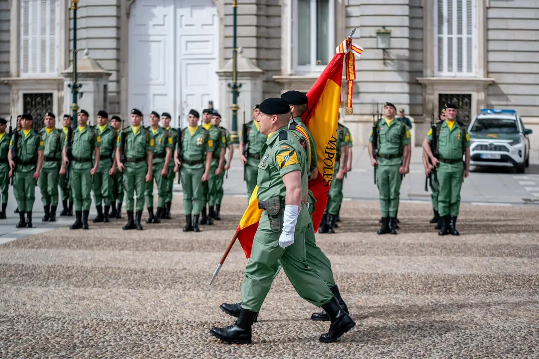 Varios militares desfilan durante la Jura de Bandera. | Europa Press.