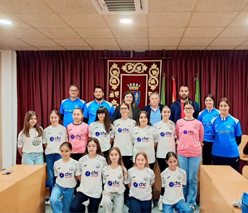 Reconocimiento al alev&iacute;n femenino de la A.D. Burre&ntilde;o.