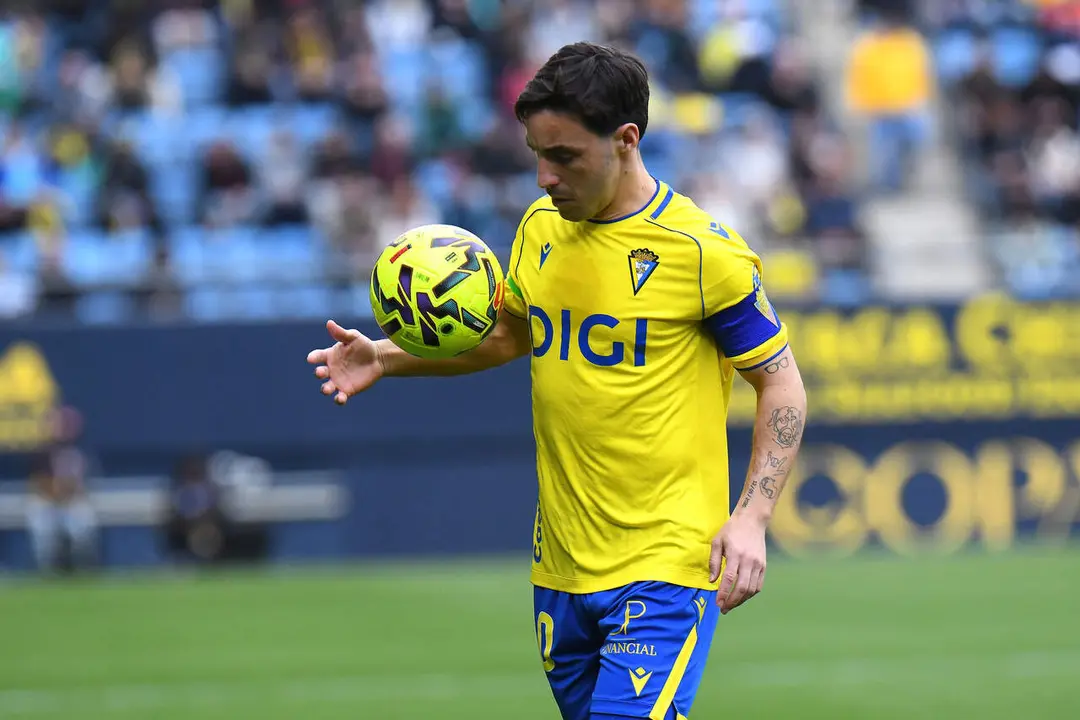 Iza Carcel&eacute;n, con el brazalete de capit&aacute;n en un partido de la presente temporada. / C&aacute;diz CF