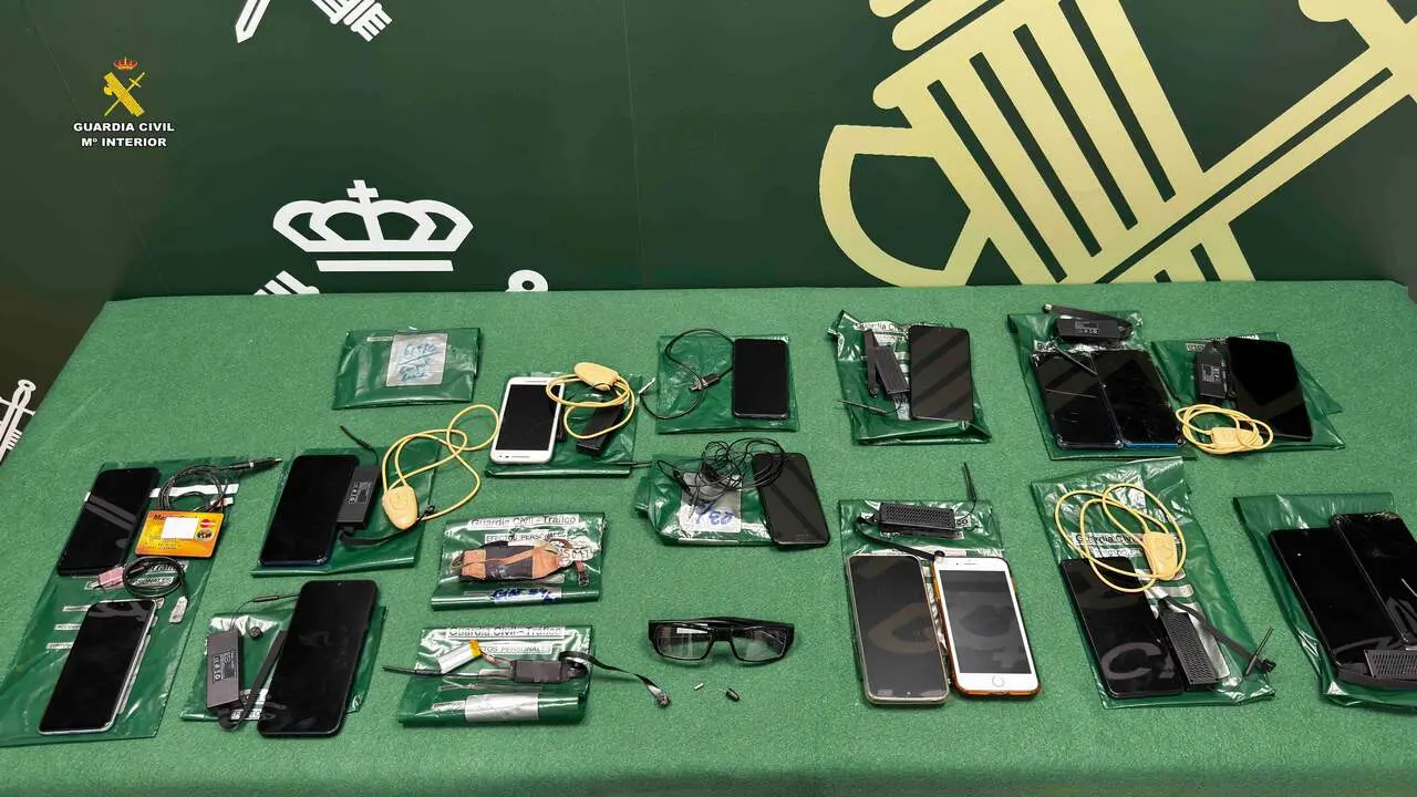 Detectan por primera vez el uso de 'gafas inteligentes' para el fraude en ex&aacute;menes de conducir. | Europa Press.