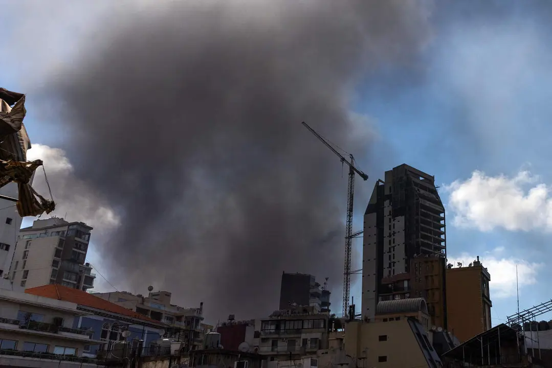 Columna de humo tras un bombardeo de Israel. | Europa Press.