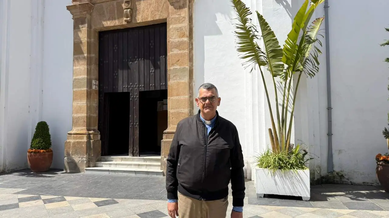 Juan Jos&eacute; Marina, a las puertas de la iglesia de la Palma. | VIVA C.G.