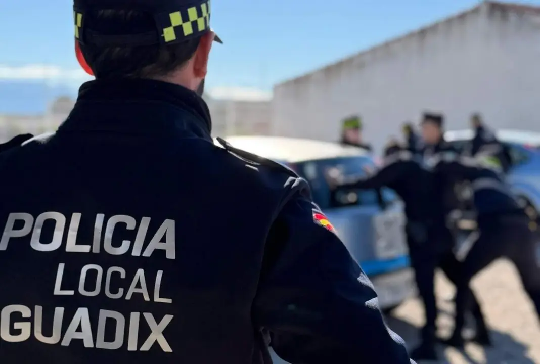 Agentes de la Polic&iacute;a Local de Guadix. | Europa Press.
