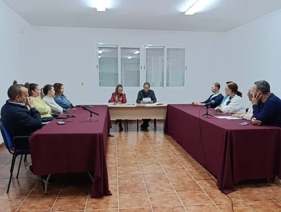 Pleno del Ayuntamiento de Villanueva de la Reina. - Foto: Francisco Mora
