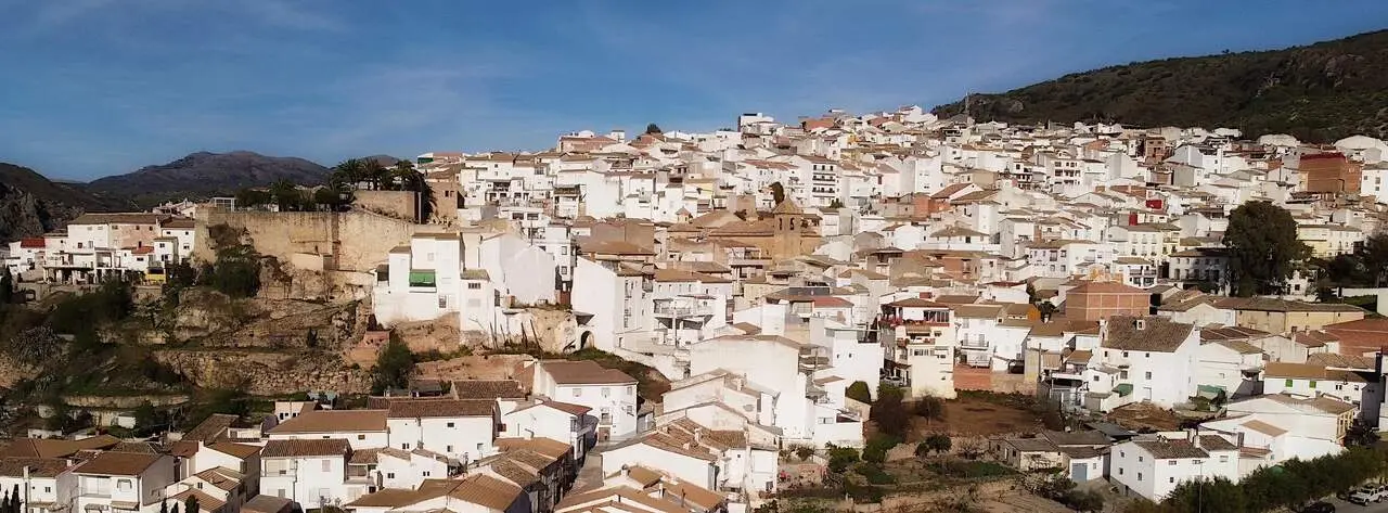 Castillo de Locub&iacute;n.