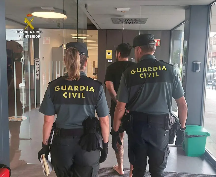  La Guardia Civil detuvo en Tui (Pontevedra) a un hombre de 30 a&ntilde;os. | Europa Press. 