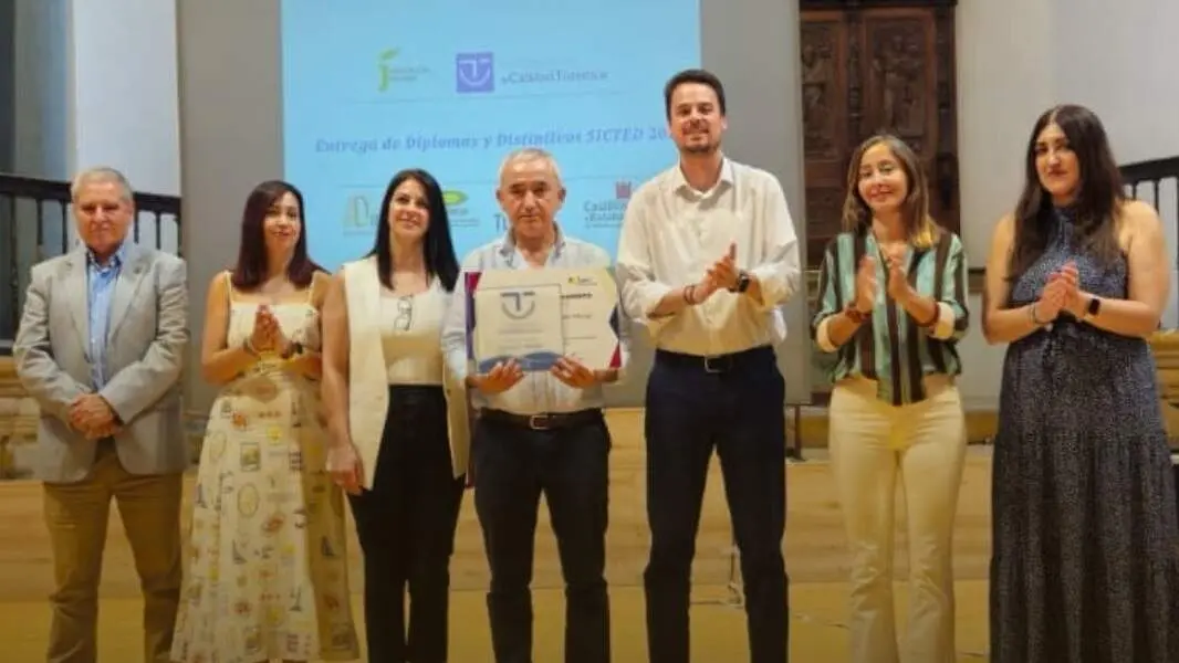 Entrega del sello SICTED a Meng&iacute;bar. | Ayuntamiento de Meng&iacute;bar