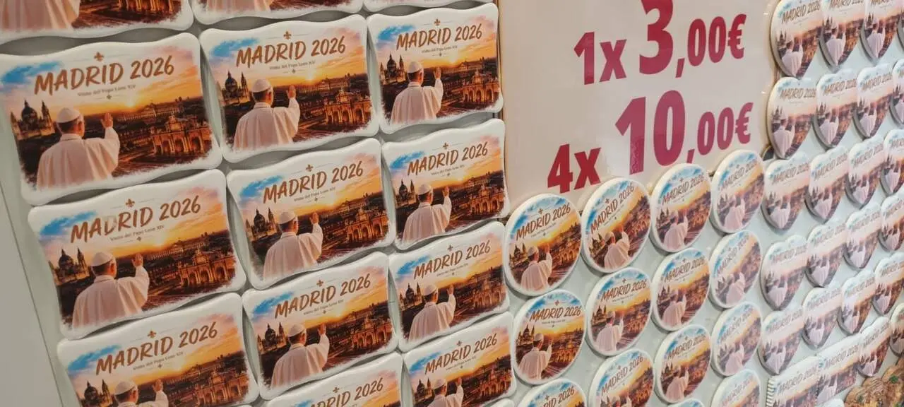 Un Madrid en blanco y amarillo espera a Le&oacute;n XIV. | Europa Press.