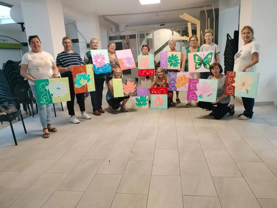 Participantes en el taller de pintura. | Ayuntamiento de Lopera