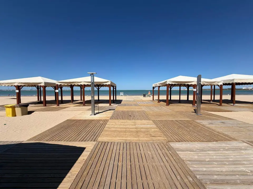 Una de las playas de nuestra ciudad, en las que se deben respetar las normas incluidas en el Bando. | VIVA
