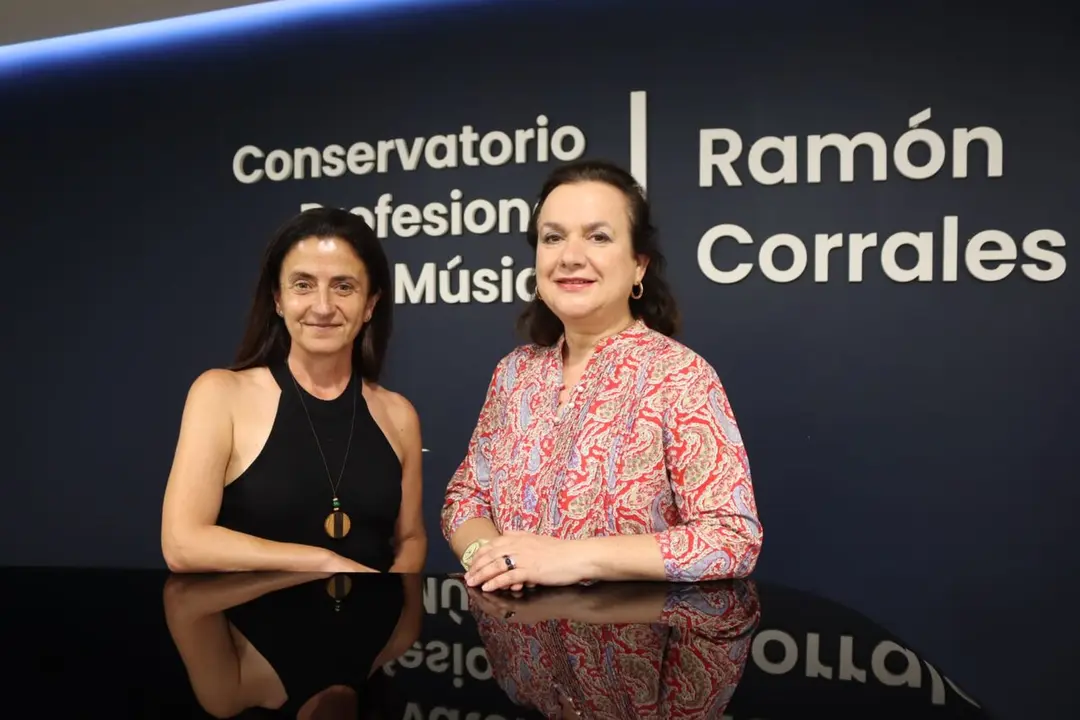 03062026 - Margarita Pav&iacute;a, a la derecha, y Ana Mar&iacute;a P&eacute;rez, coordinadora de Igualdad del Conservatorio.