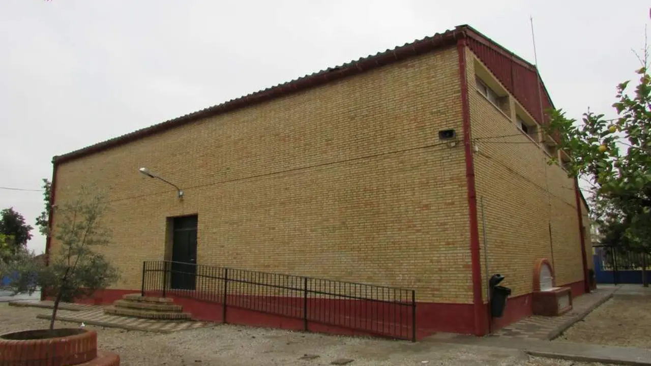 Gimnasio con techo de uralita - 