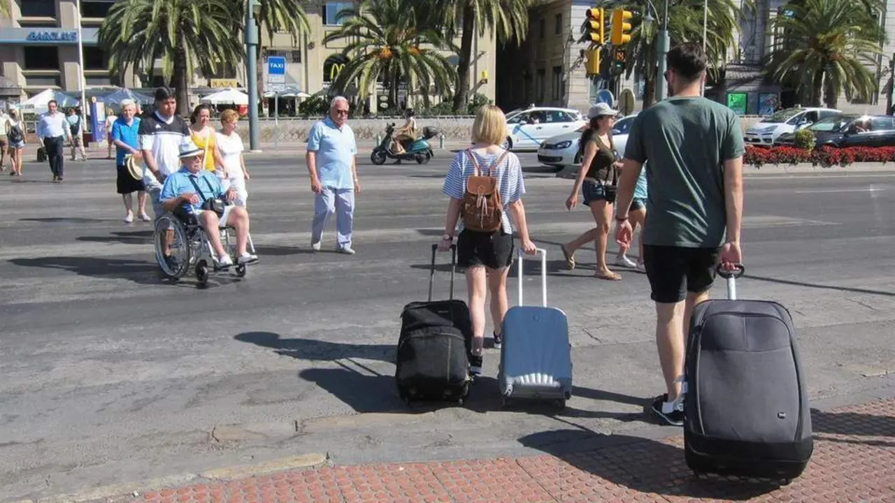 Turistas en el centro - E.P.