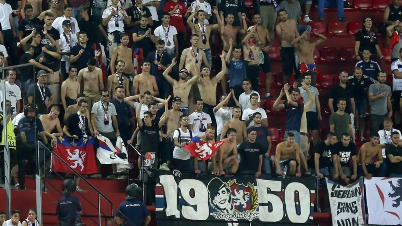 Hinchas del Lyon - J. M. Vidal/EFE