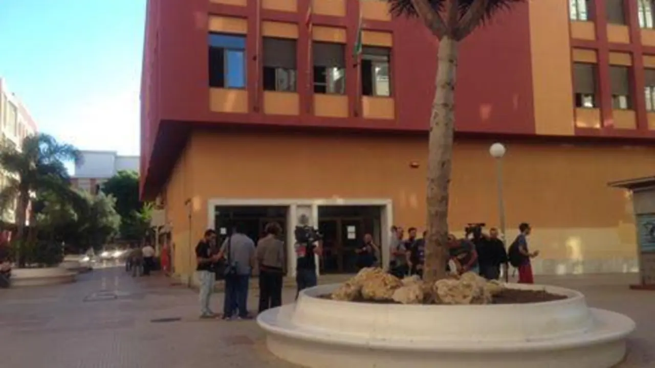 Entrada a los juzgados. - E.C.