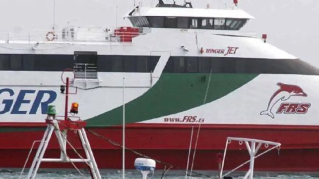 Un ferry que habitualmente hace el trayecto entre Algeciras y Tarifa y T&aacute;nger. - Faro