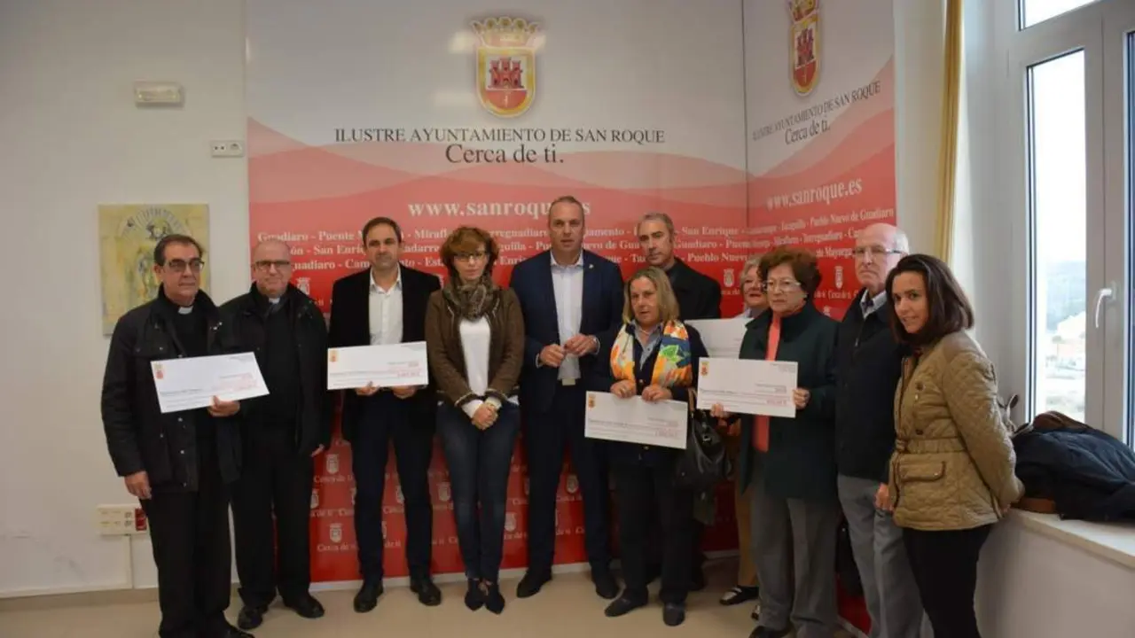 Entrega de cheques a C&aacute;ritas - AI