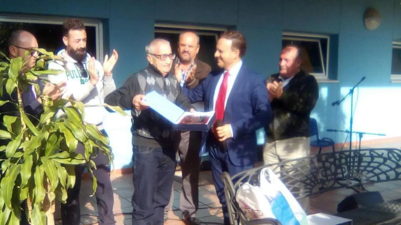 HOMENAJE A 