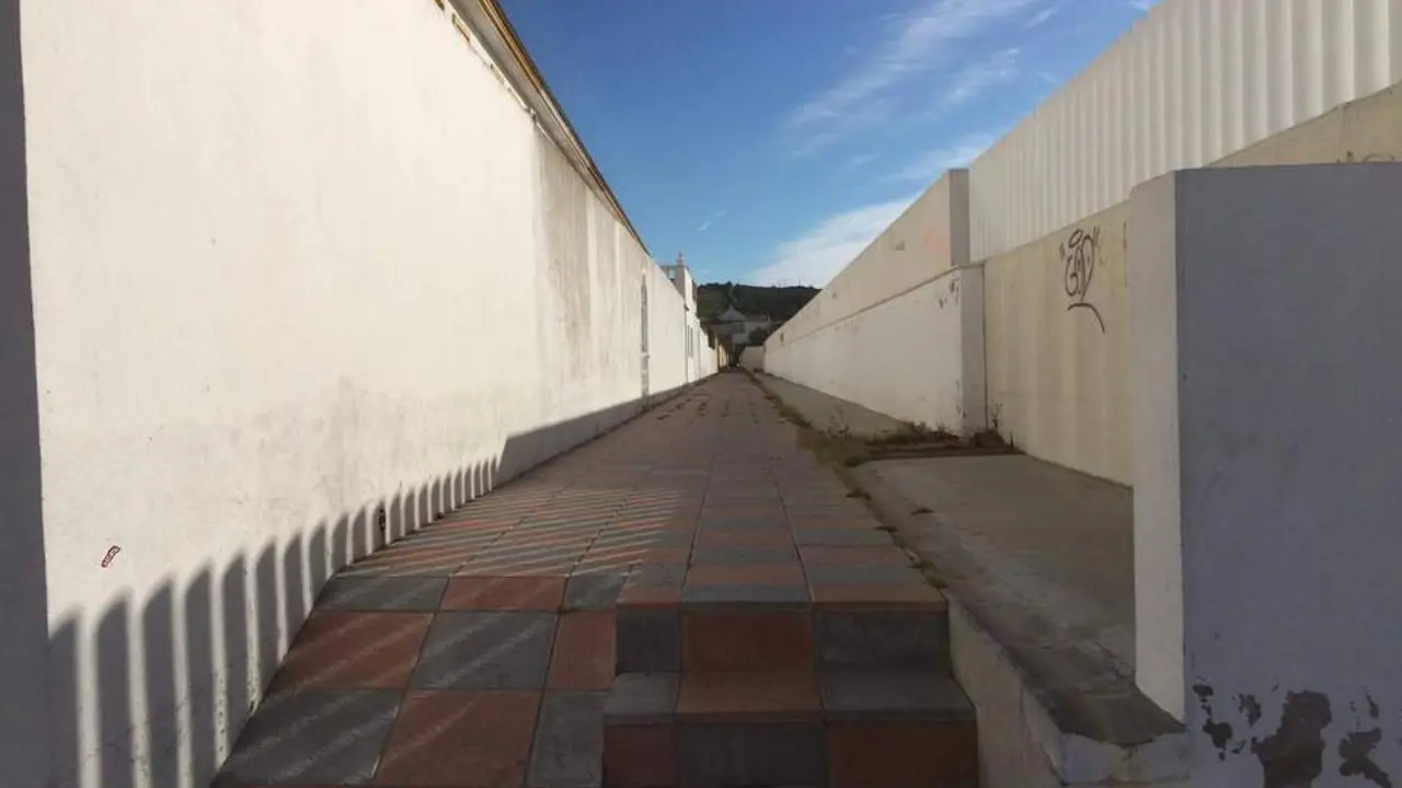 Callej&oacute;n junto al colegio - AI