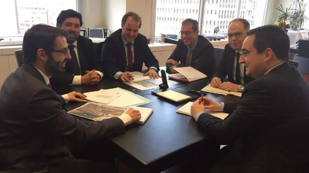 Reuni&oacute;n de Antonio Enamorado, regidor lore&ntilde;o, con Juan Bravo, presidente de ADIF - 