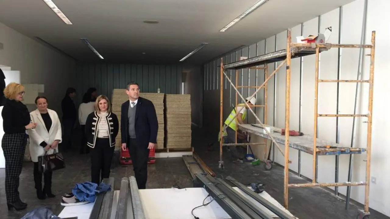 Obras en una sala del auditorio. - Viva Rota