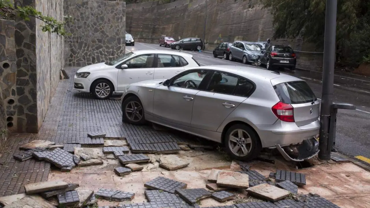 Coches arrastrados - efe