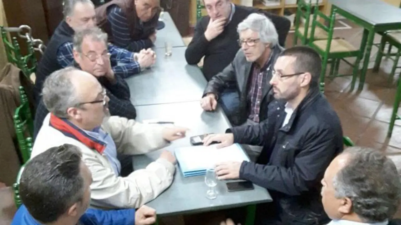 Reuni&oacute;n con la pe&ntilde;a linense - AI