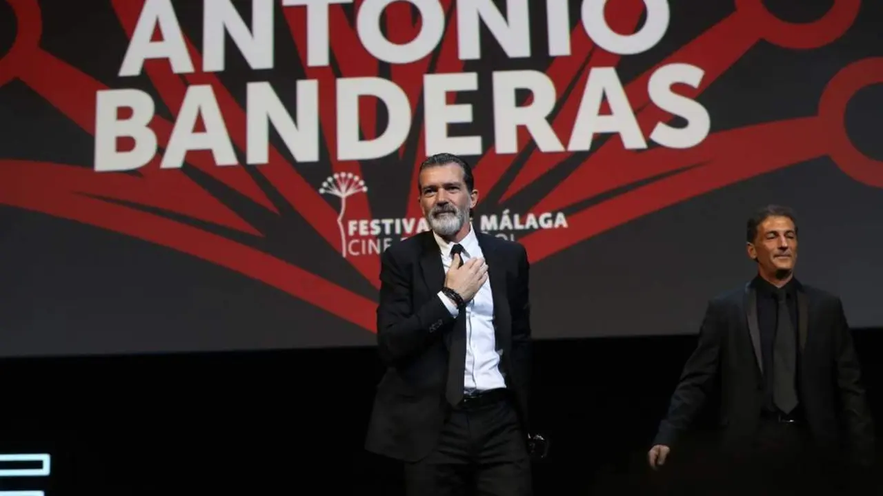 Banderas recibi&oacute; su premio - vm