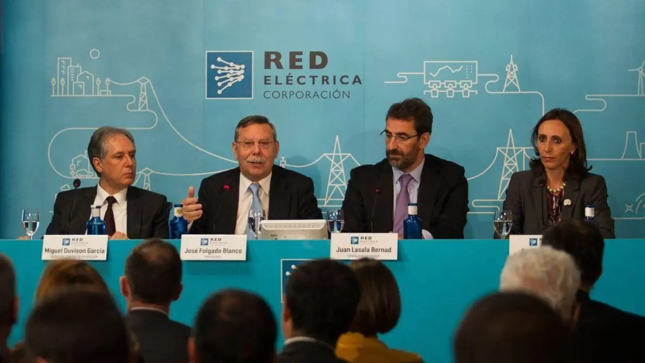 Folgado y Lasala, de REE, en el centro - 