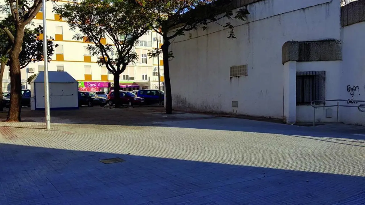 Plaza La Capilla sin bancos - B. G. S. 