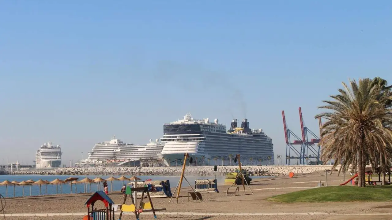 Los tres buques en el Puerto de M&aacute;laga - M&Aacute;LAGA PORT