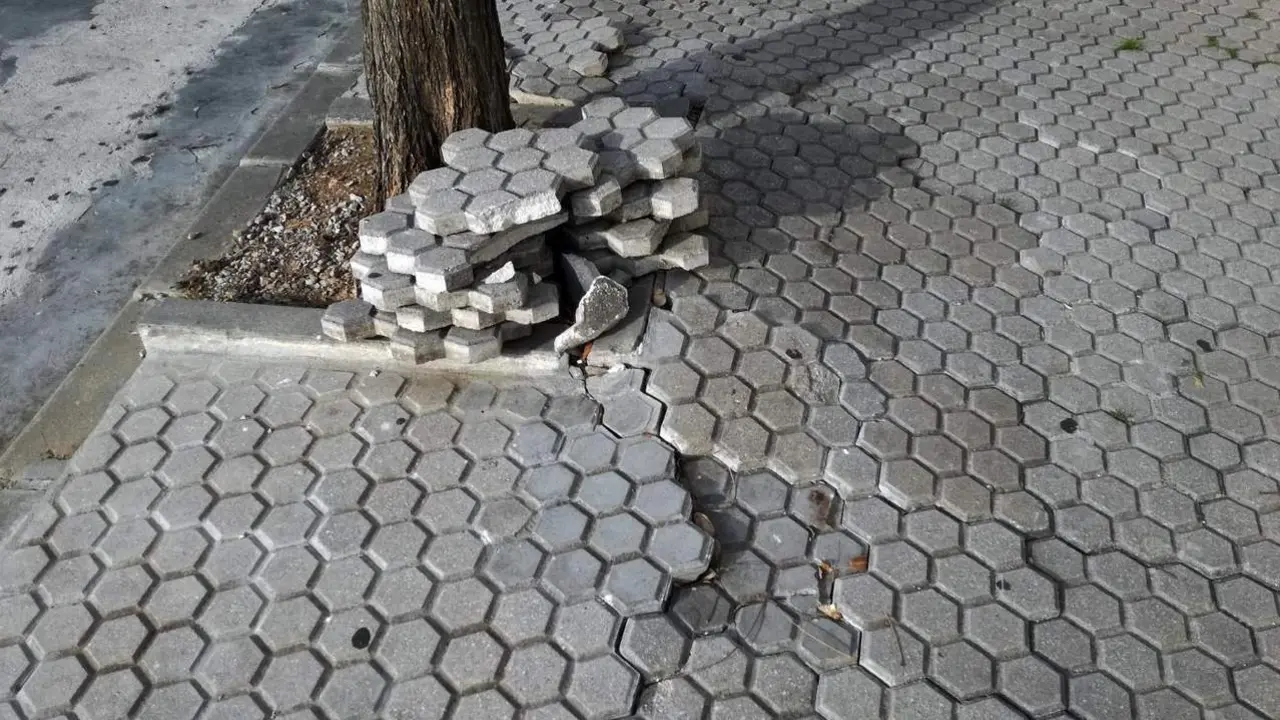 Desperfectos en el acerado - AI