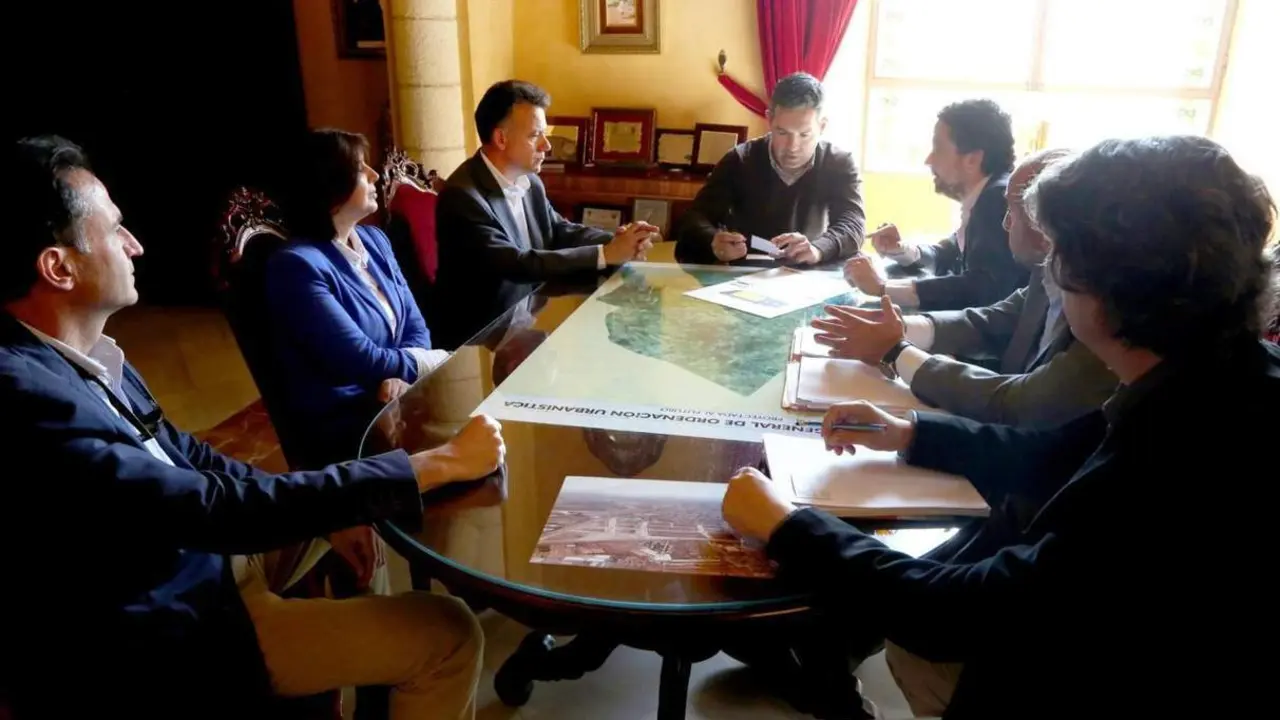Reuni&oacute;n con representantes de la empresa. - Viva Rota
