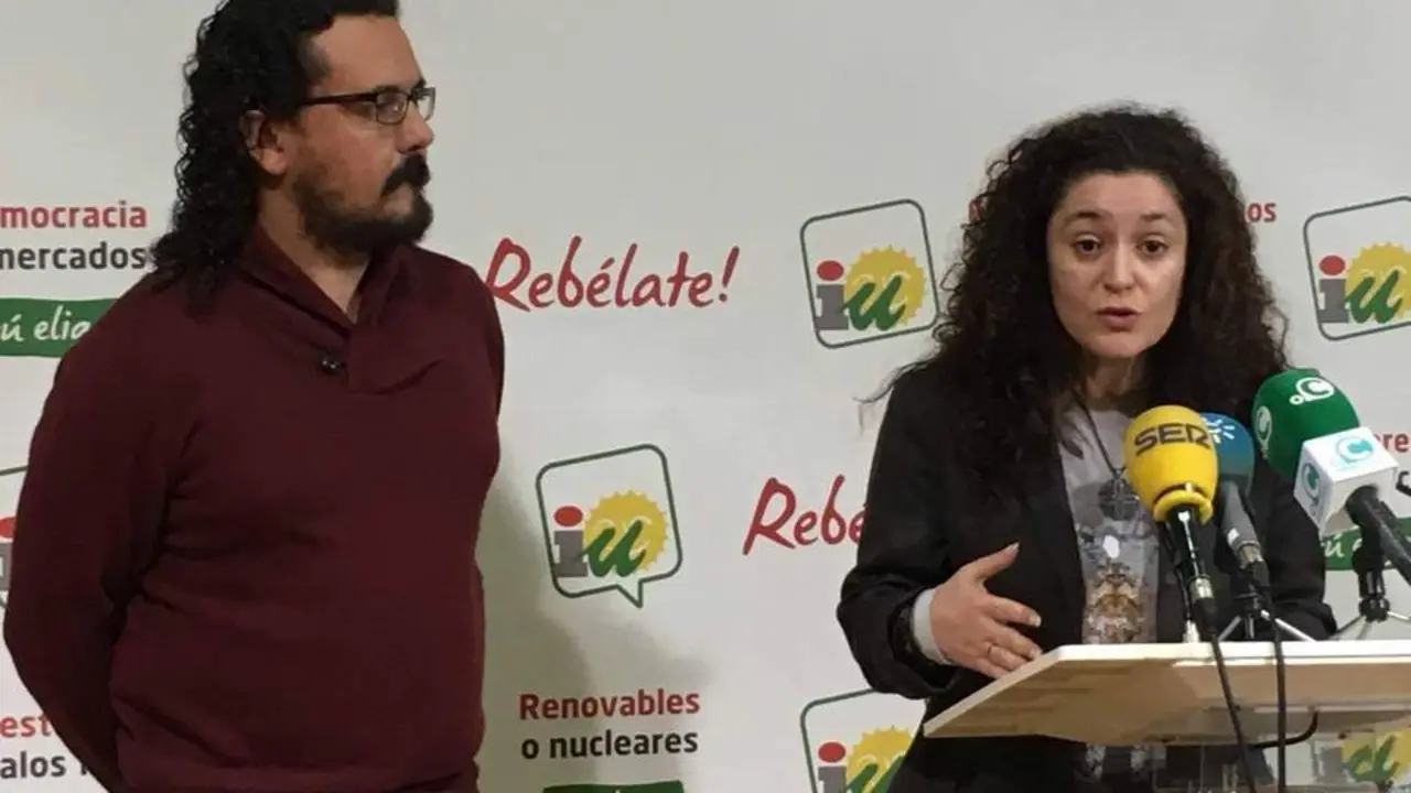 INMACULADAD NIETO Y FERNANDO MAC&Iacute;AS EN UNA CONFERENCIA.- A.I - 