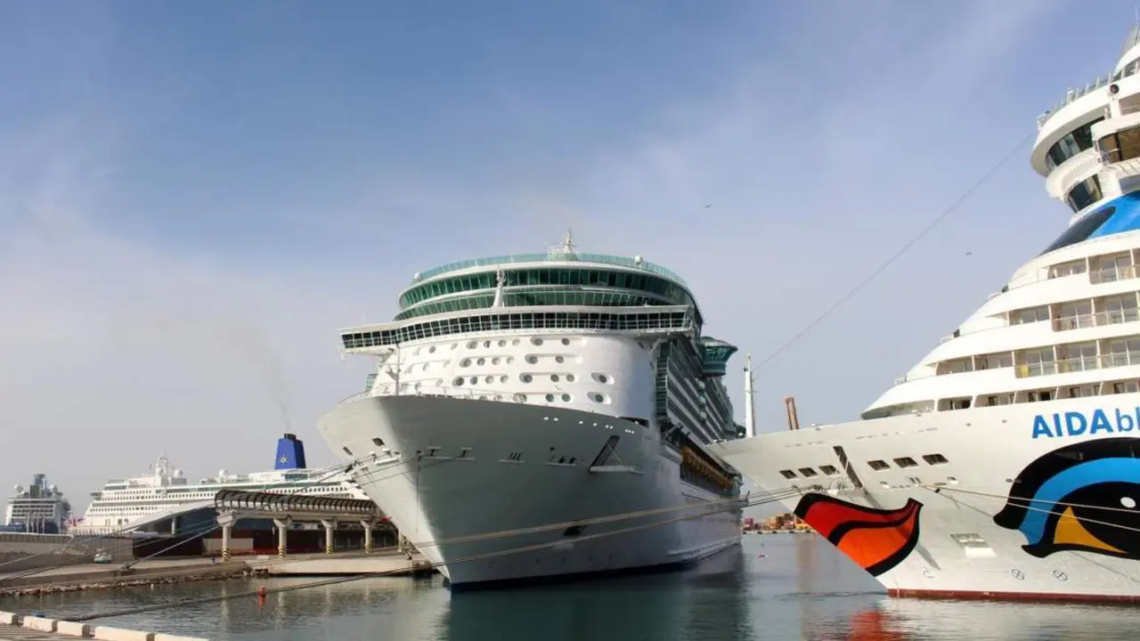 Jornada de gran actividad en el puerto - M&Aacute;LAGA PORT