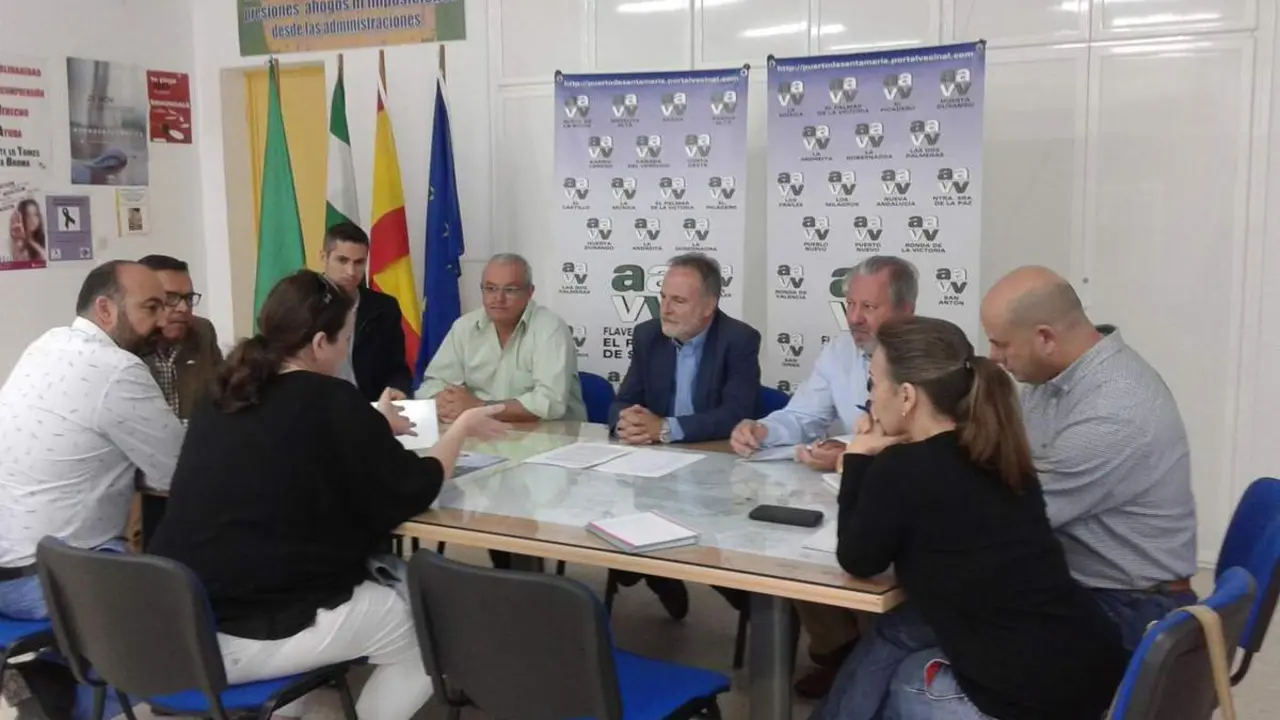 Flave, Sup y Salvador de la Encina por la Comisar&iacute;a - 