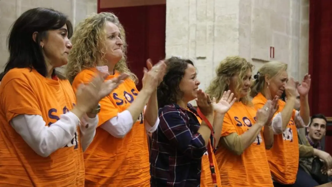 Empleadas del 061 en el Parlamento andaluz - a. i.