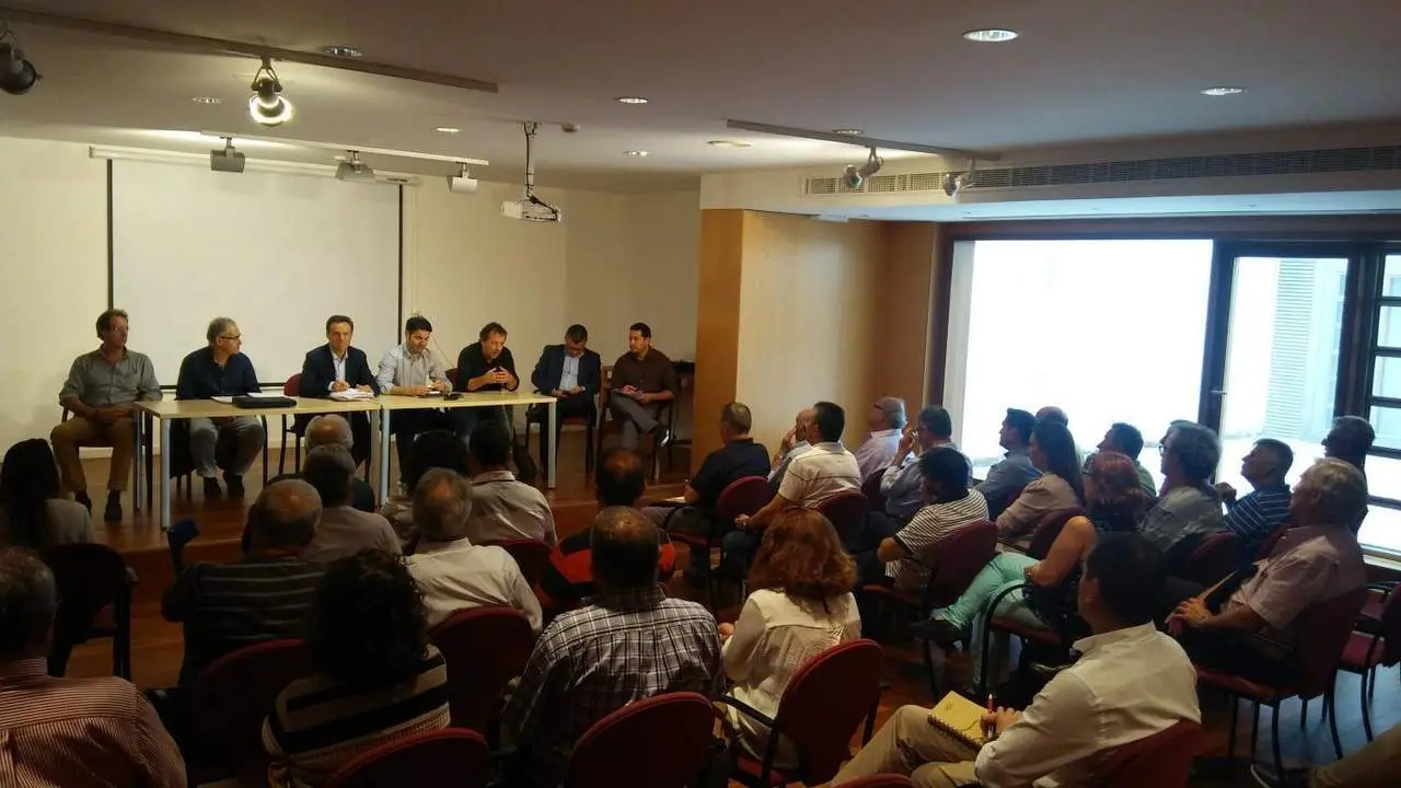 Informando a las ARG - Viva