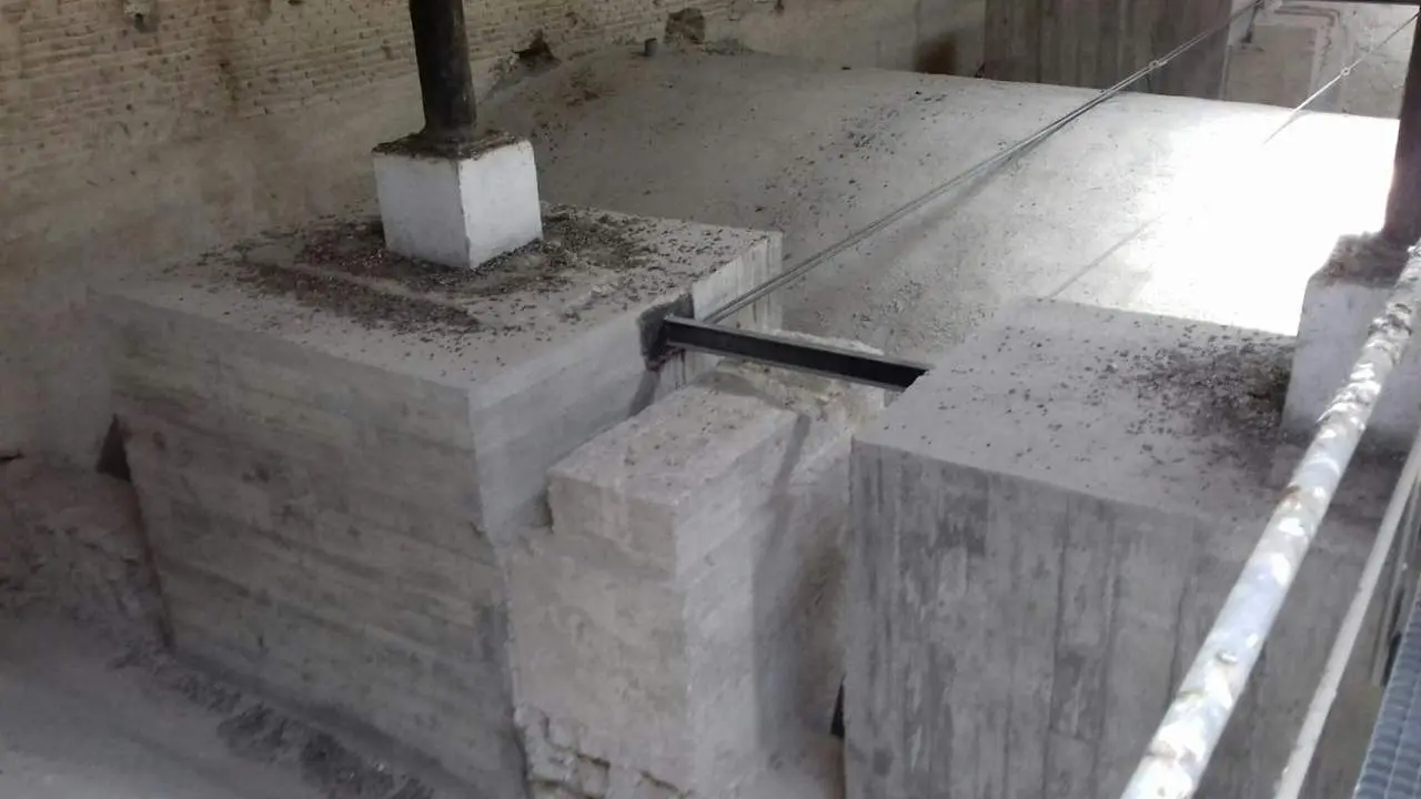 Detalle de uno de los cuerpos altos sobre la muralla - Garc&iacute;a Tapial