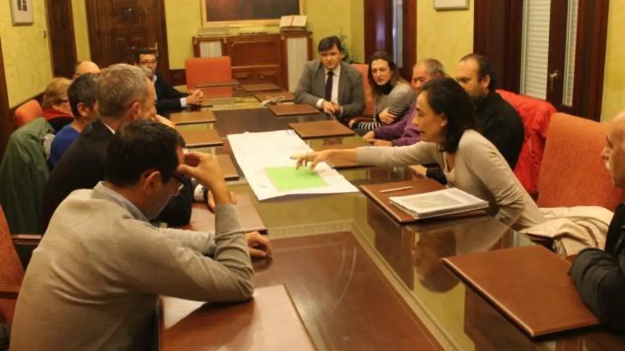 Reuni&oacute;n proyectos campos de f&uacute;tbol de Los Rosales - 