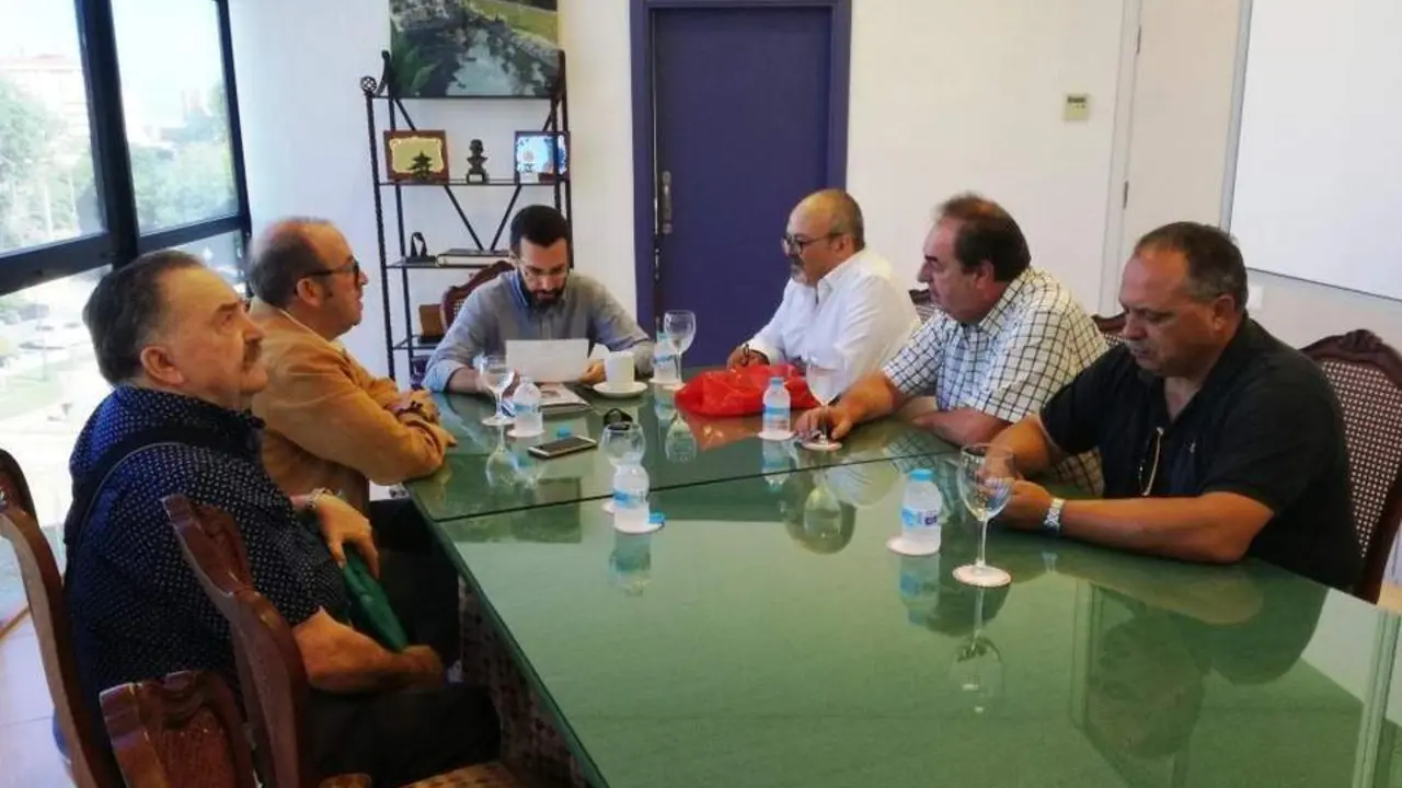 Reuni&oacute;n con Pe&ntilde;a Flamenca.-AI  - 