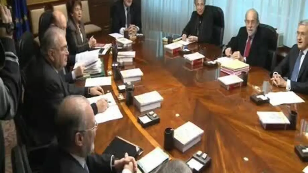 El Tribunal Constitucional suspende la reforma expr&eacute;s del Parlament