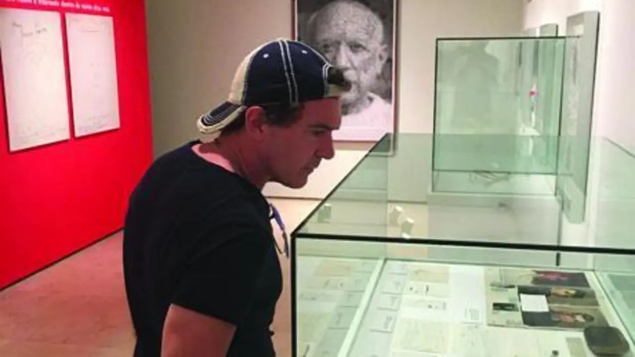 Banderas en una muestra sobre Picasso - twitter