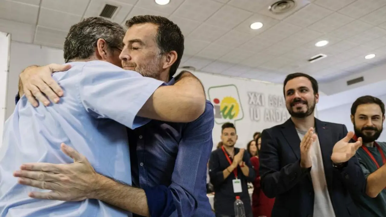 Ma&iacute;llo se abraza a P&eacute;rez Tapias - efe